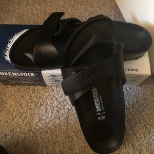 Birkenstock black light weight sandals